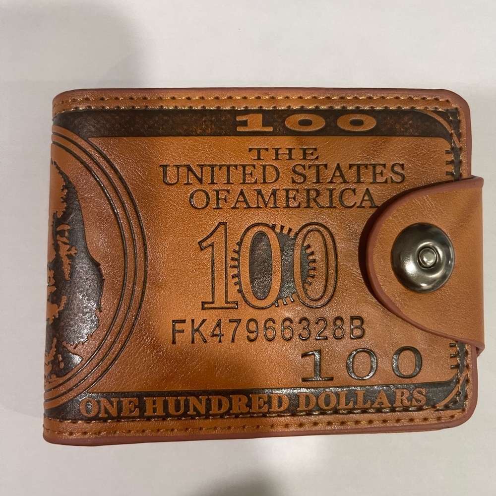 Leather wallet men’s or women’s  open 8.5” long closed 4.25”